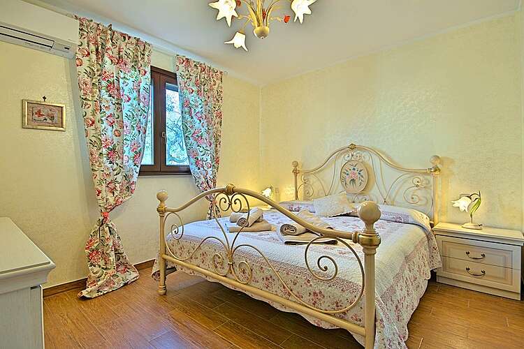Spavaća soba — Villa Adry &#151; Kaštel, Buje, Umag-Novigrad (Vila sa bazenom) (3/38)