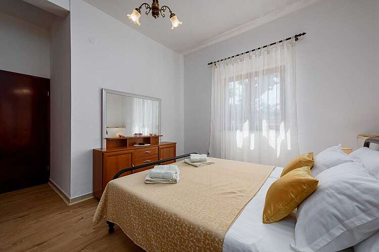 Bedroom — Villa Greis &#151; Momjan, Buje, Umag-Novigrad (Holiday home) (17/40)