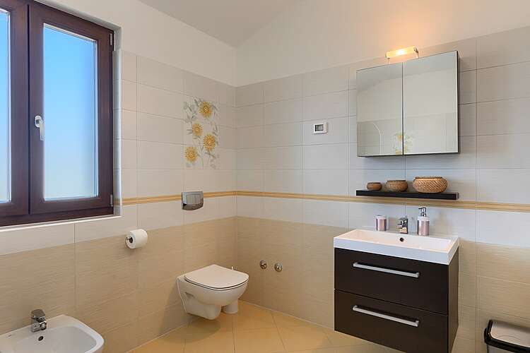 Bathroom — House Leticia &#151; Valbandon, Fažana, Pula-Medulin (Villa with pool) (32/45)