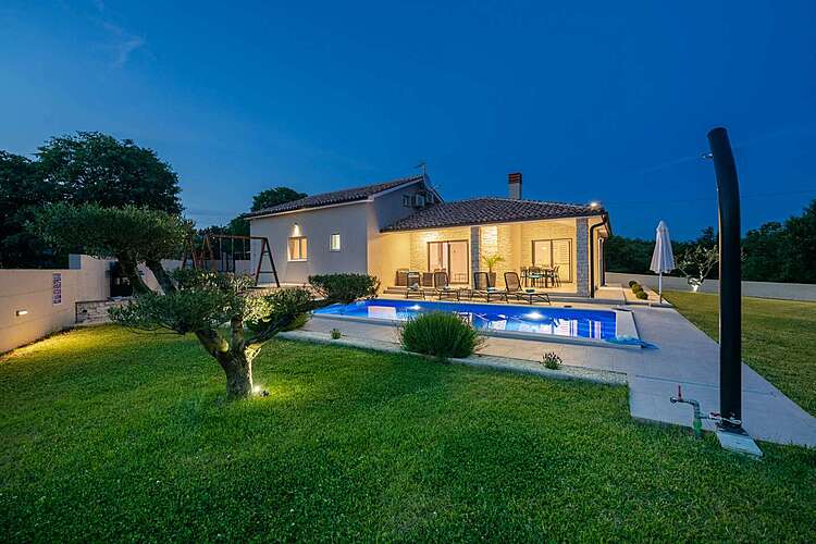 Exterieur — Villa Martina &#151; Belavići, Barban, De oostelijke kust van Istrië (Villa met zwembad) (2/44)