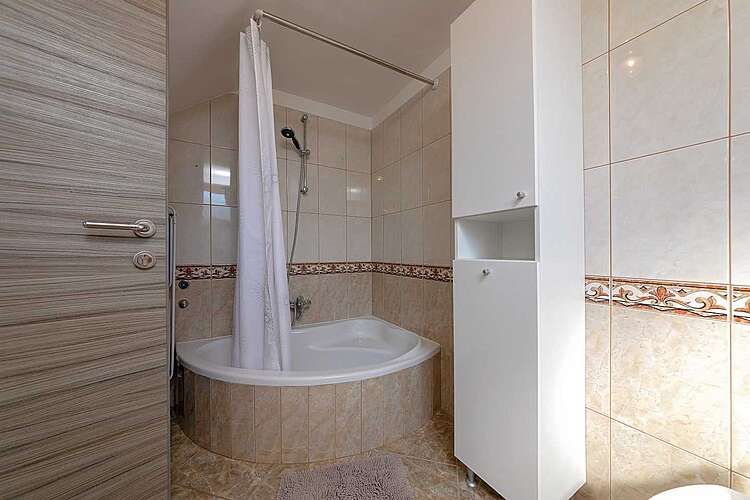 Bathroom — Villa Vittorio &#151; Rovinjsko selo, Rovinj (Villa with pool) (24/39)