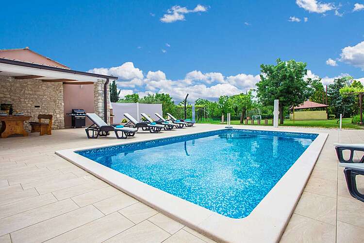 Swimming Pool — Villa Lara &#151; Belavići, Barban, East Coast of Istria (Holiday home) (46/47)