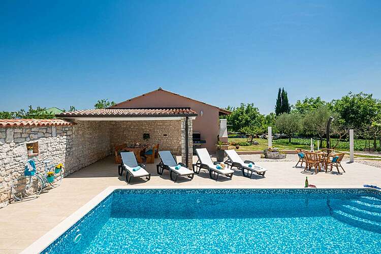 Swimming Pool — Villa Lara &#151; Belavići, Barban, East Coast of Istria (Holiday home) (7/47)
