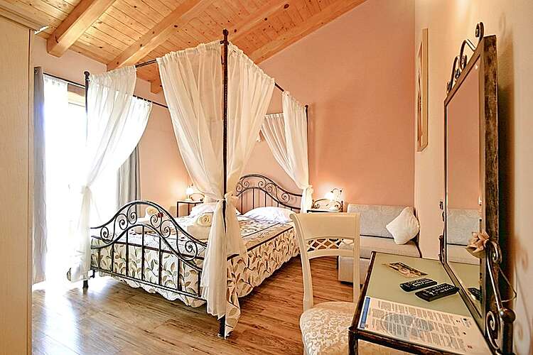 Bedroom — Villa Stella &#151; Cervari, Tinjan (Villa with pool) (3/49)