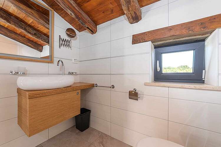 Bathroom — Villa Erman &#151; Kringa, Tinjan (Villa with pool) (28/62)