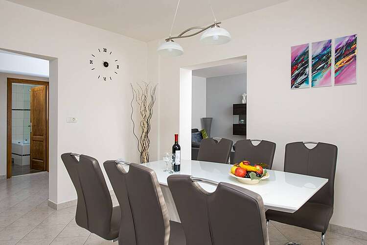 Dining Room — Magnolia Vinez &#151; Vinež, Labin, Rabac-Labin (Apartment) (11/32)